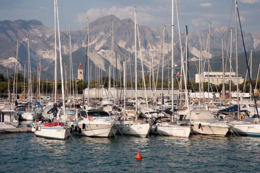 La Conchiglia A Marina Apartment Marina Di Carrara Exterior photo
